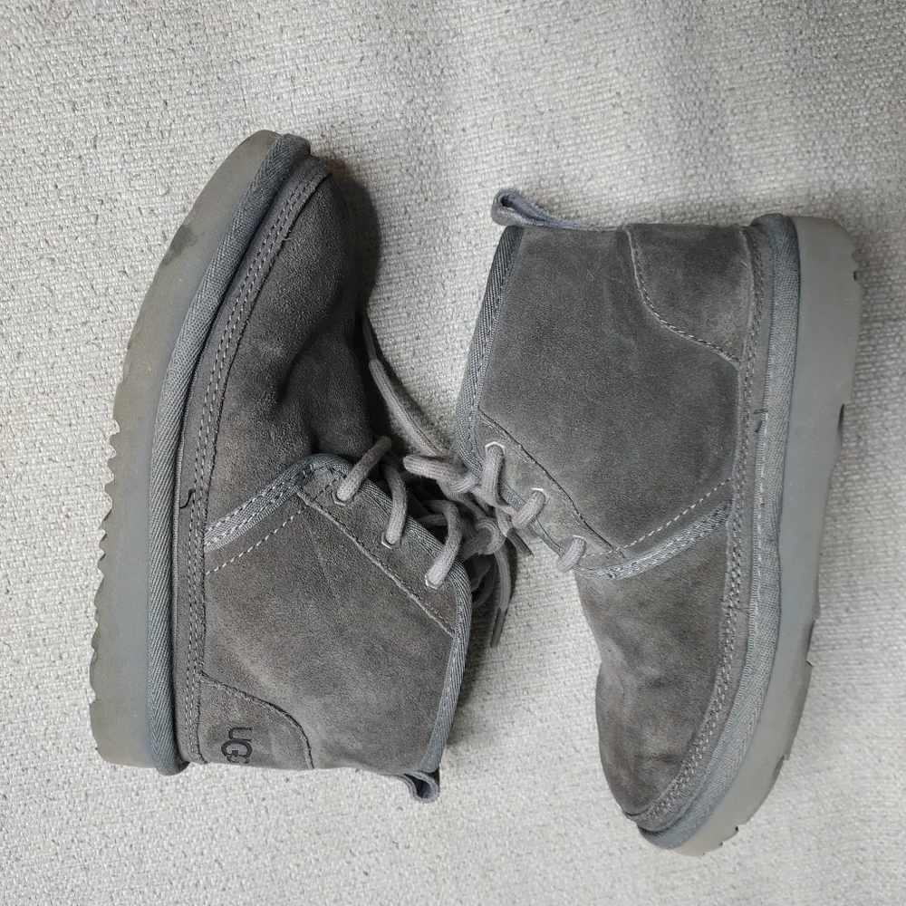 Uggs Neumel 11 Chukka Kids gray boots Sz 1